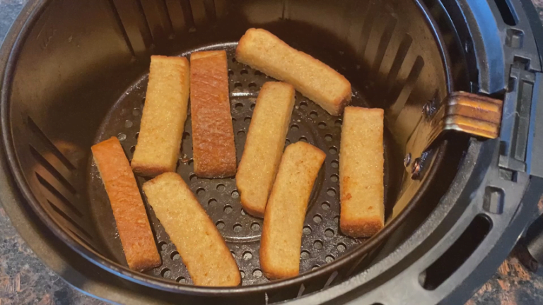 air fryer frozen french toast sticks so crispy and buttery and smell so good